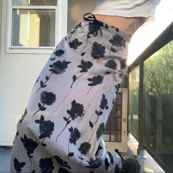 Vintage Rose Print Shimmery Maxi Skirt Lace Trim - Picture 3 of 3